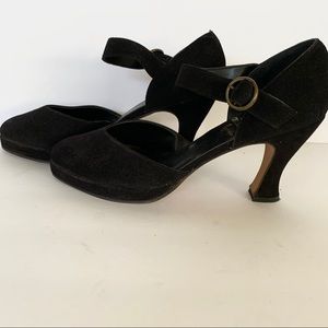Black suede heel Amour Pepe Jimenez  6.5